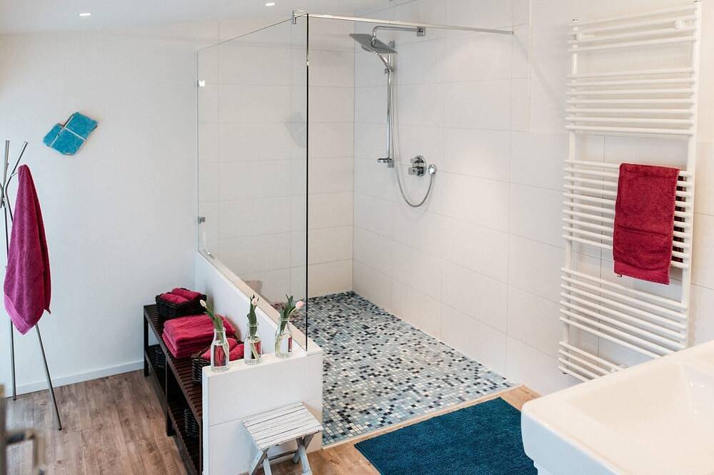 Schnuckeliges Ferienobjekt \"Altes Kapitänshaus\" in Arnis, der kleinsten Stadt Deutschlands, punktet nicht nur durch seine einmalige Lage auf dieser romantischen Halbinsel, sondern auch durch ein 1.000 qm großes Wassergrundstück mit eigenem Boot... in Arnis, Kappeln & Umgebung