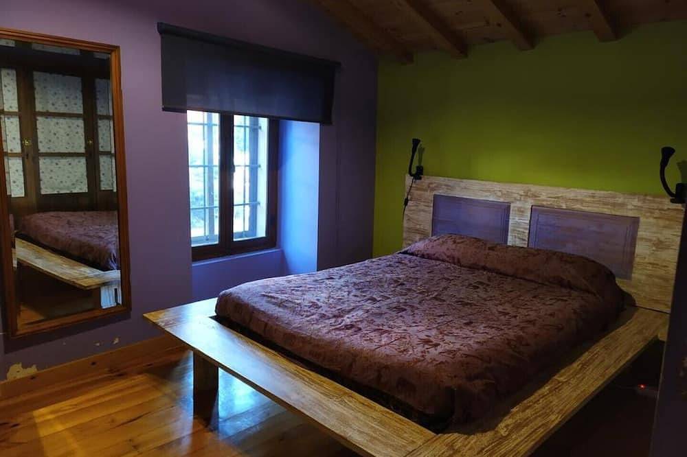 Rural house with private garden in Almenara de Tormes, Salamanca Province