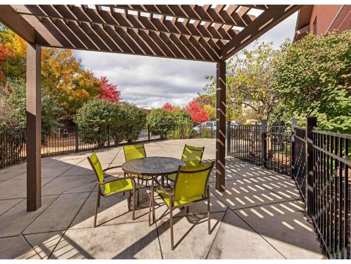 Hotel for 2 people, kid friendly in Indiana