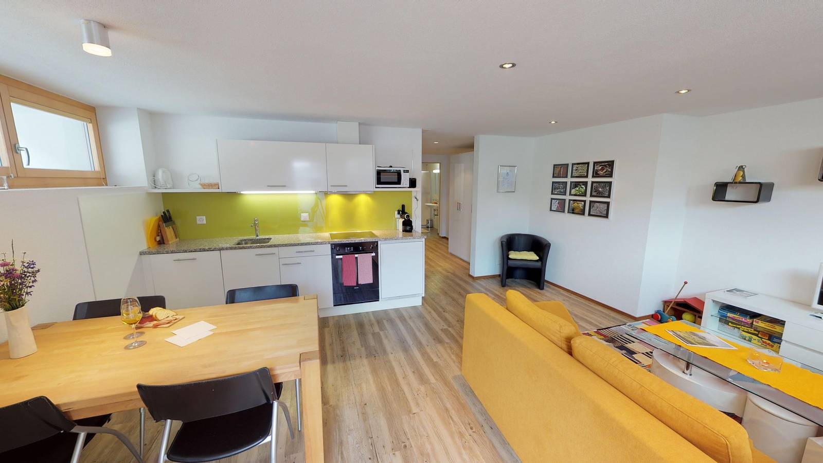 Ganze Wohnung, Chasa Samalgors: Moderne und familienfreundliche 3-Zimmerwohnung im idyllischen Bergdorf Tschlin in Tschlin, Valsot