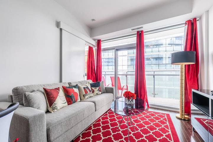 Vacation rental for 3 people, with lake view and balcony, kid friendly in Toronto