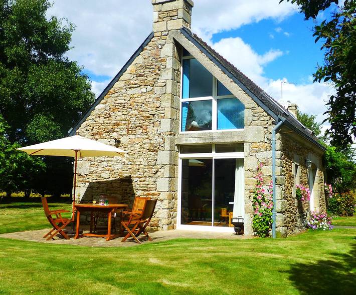 Gîte pour 4 personnes, avec jacuzzi ainsi que terrasse et jardin à Quéménéven