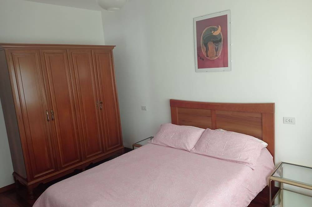 Large House on the road from Santiago to Finisterre in Bugallido, Negreira