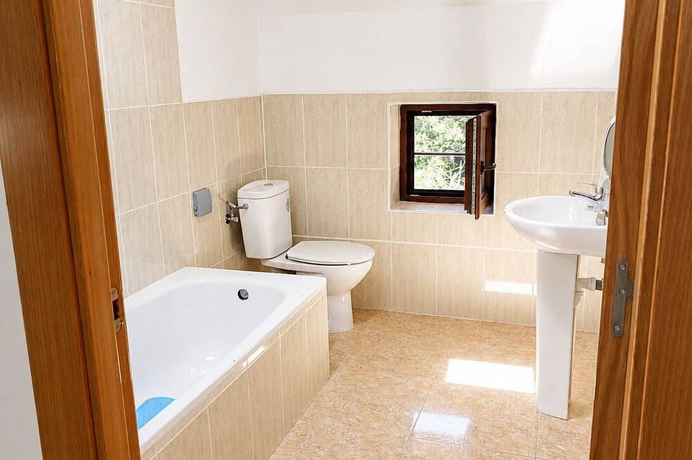Playa De Arija Country House. Entire rental between the shore and the hills. in Arija, Cordillera Cantábrica