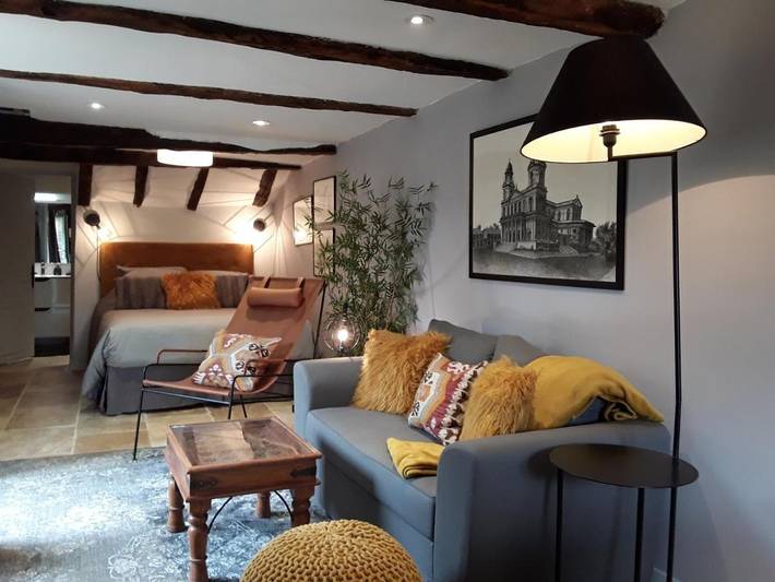 Gîte pour 2 personnes, avec Terrasse ainsi que Jardin et Vue sur le lac à Esclauzels