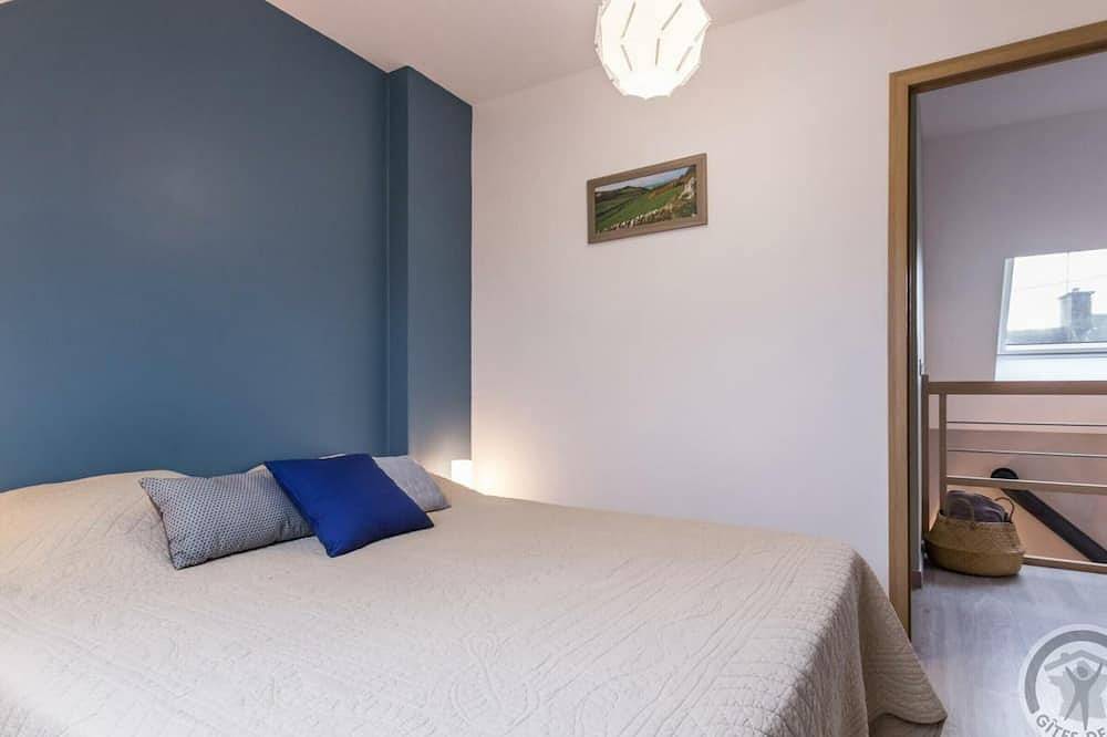 Modern Home with Private Courtyard, Terrace & Bikes, Near Port in Saint-Vaast-la-Hougue in Saint-Vaast-la-Hougue, Cherbourg region