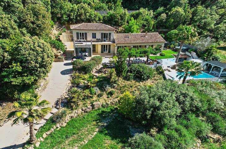 Gîte pour 8 personnes, avec Jacuzzi et Piscine à Le Thoronet