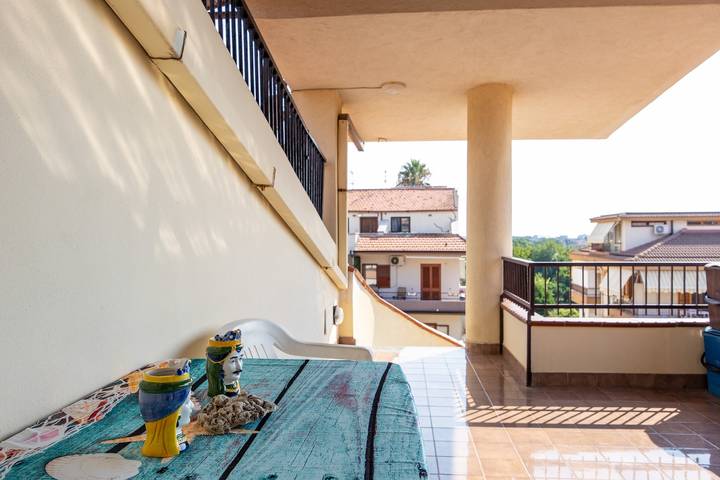 Appartement entier, Appartement 'Casa Artale' avec terrasse partagée et climatisation in Capo d'Orlando, Province de Messina