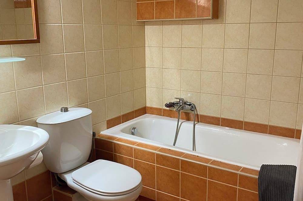 Geheel appartement, Beautiful Basement Apartment with Private Terrace in Stoupa, Messenia