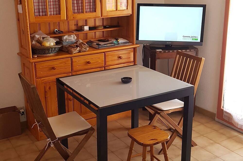 Entire apartment, Comfortable and air conditioned T2 apartment in Golfe-Juan on the Côte D'Azur in Vallauris, Cannes region
