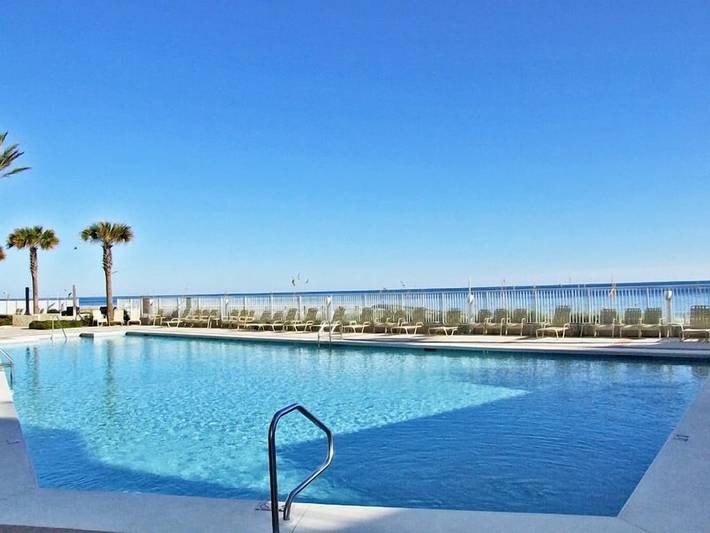 Vacation rental for 10 people, with balcony and pool as well as hot tub by Orange Beach