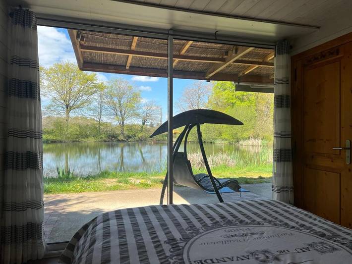 Location de vacances pour 6 personnes, avec vue sur le lac ainsi que jardin et vue, animaux acceptés à Youx - 4