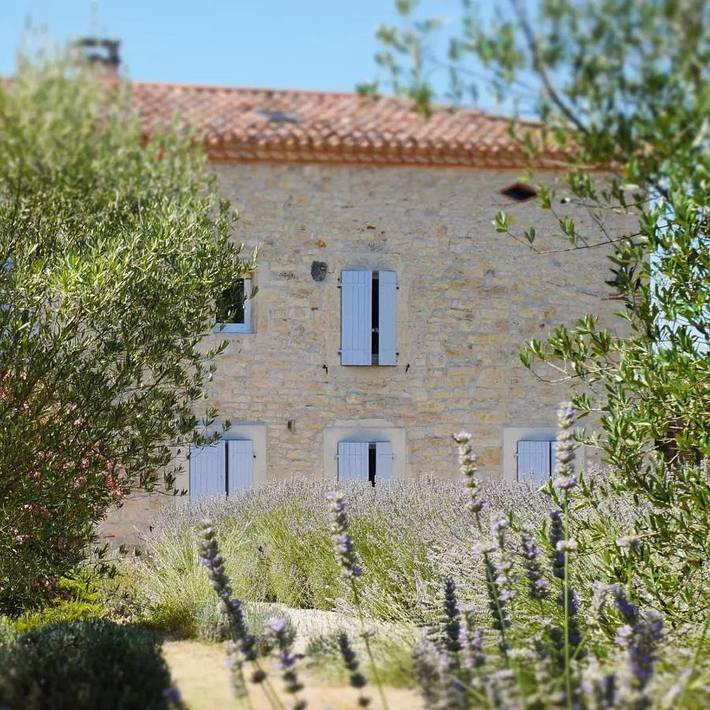 Location de vacances pour 4 personnes, avec Terrasse et Jardin ainsi que Piscine et Vue à Lamillarié