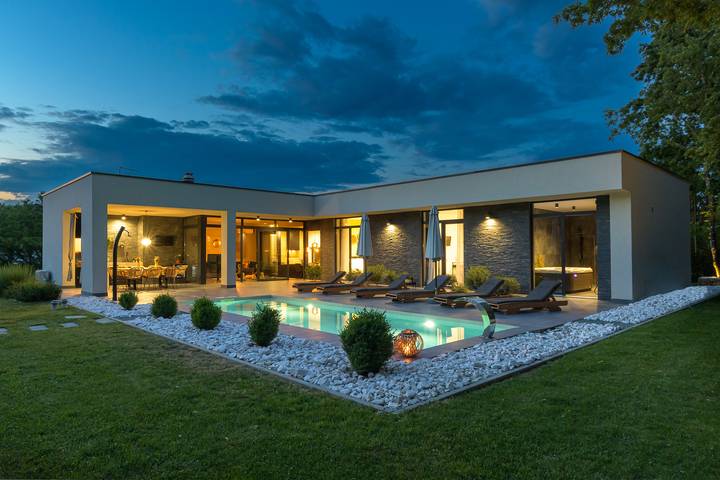 Villa für 6 Personen, mit Garten und Pool sowie Sauna und Terrasse in Istrien