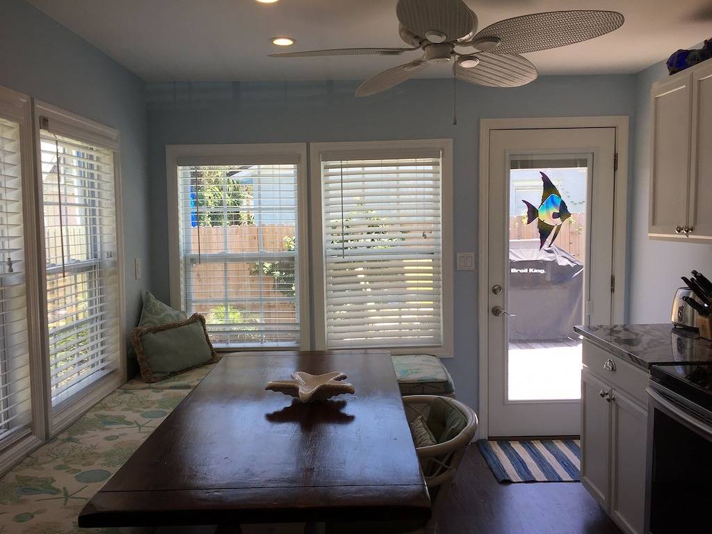 1/2 Block zum Meer!Die Veranda des Twin Palms Cottage! Salt Air und Möwen! in Jacksonville Beach, Duval County