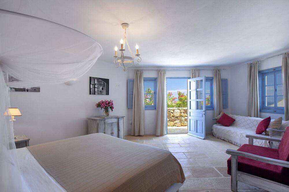 Alluring Patmos Villa | Villa Heracles’ Rest | 5 Bedrooms | Scenic Verandas |. in Archipiélago del Dodecaneso