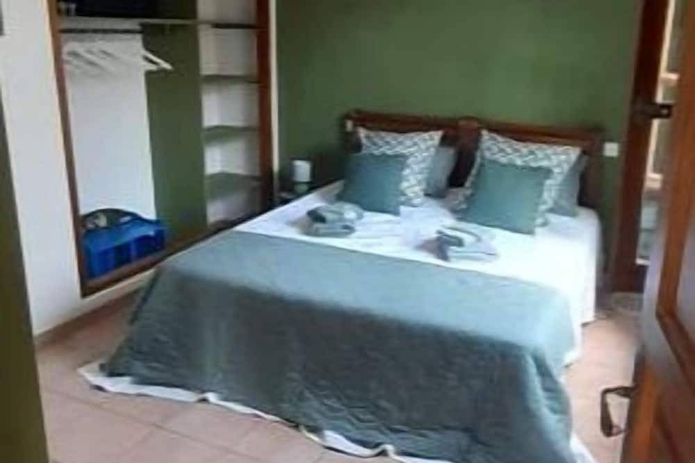 Bed and breakfast in the countryside. Pets allowed in Bonnieux, Regionaler Naturpark Luberon