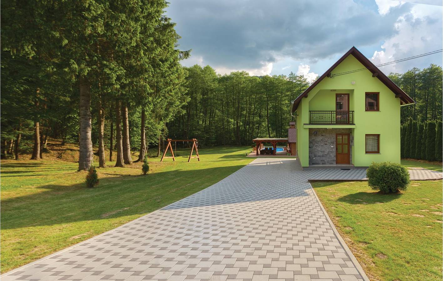 Gemütliche 2-Zimmer-Wohnung mit Pool, Terrasse, WLAN und Parkplatz in Pozega-Slawonien