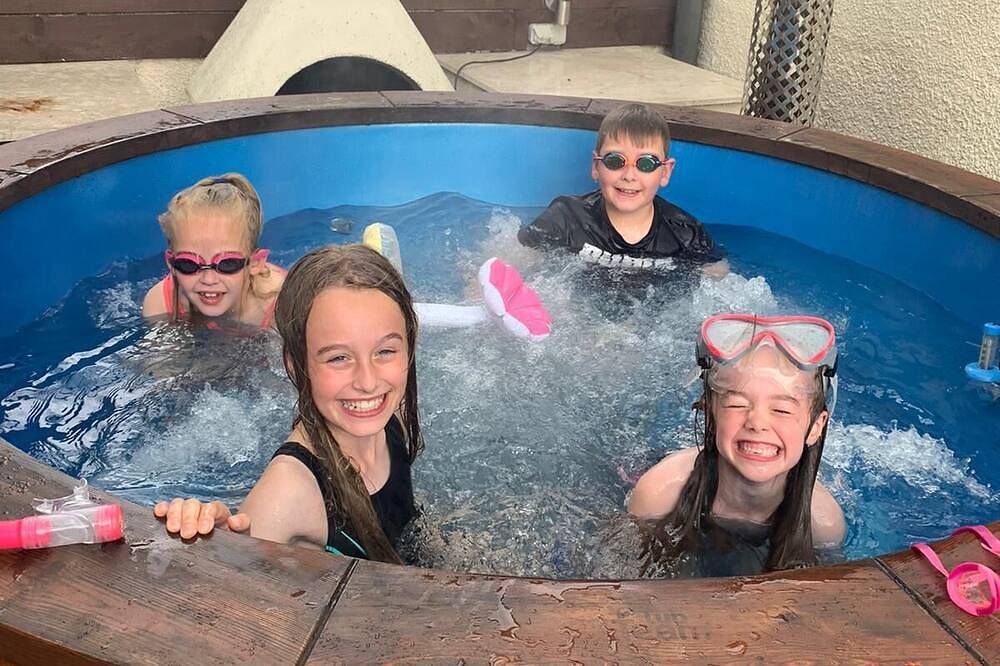 Luxury Private Annexe & Hot Tub Set Within Gardens With Summer House in Cheshire West and Chester