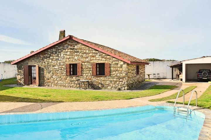 Location de vacances pour 6 personnes, avec Terrasse et Jardin ainsi que Piscine et Vue dans Marinhas