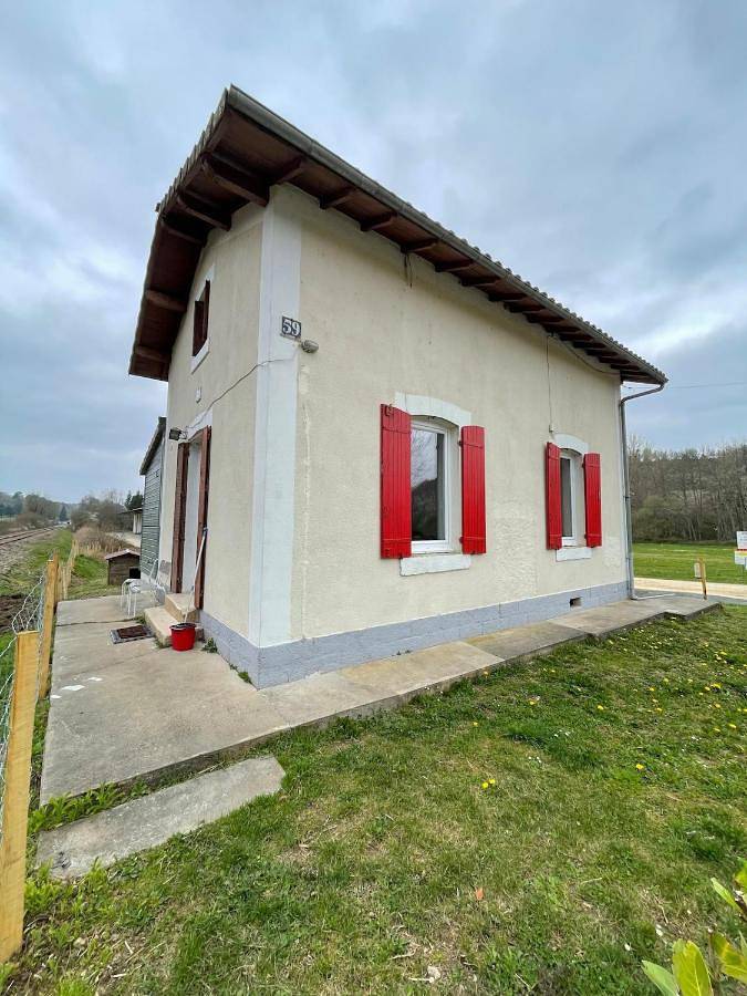Gîte pour 5 personnes, avec jardin, adapté aux familles à Sainte-Marie-de-Chignac