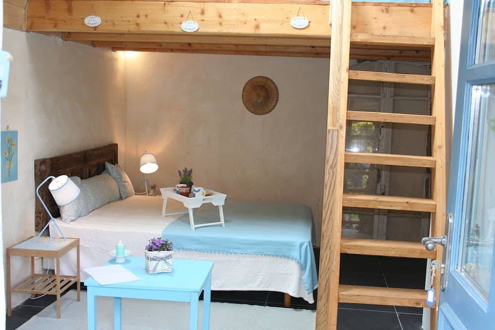 Lilly, adorable petite maison en pierre pour 3 personnes. in Callac, Région de Guingamp
