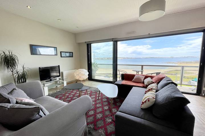 Entire apartment, Luxury T3 standing 2 - Vue mer exceptionnelle 180° in Larmor-Plage, Côte des Mégalithes