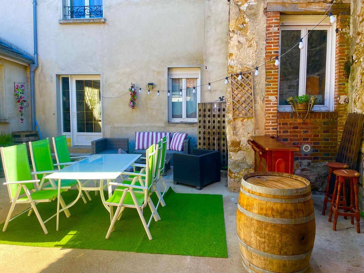 Appartement entier, Chez Lilly & Cie 10 à 12 personnes avec sauna et piscine in Saint-Martin-d'Ablois, Marne