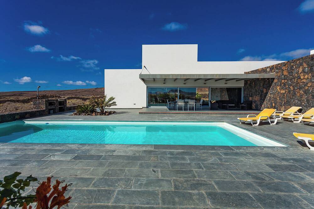 Kinegua. Design-Haus. 5 Zimmer. 10 Personen. M3 + M2 Wifi. Pool climatizad in Lajares, La Oliva