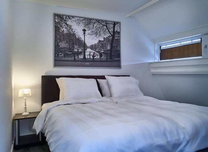 Pension voor 4 personen, with Whirlpool and Terras as well as Uitzicht in Diemen