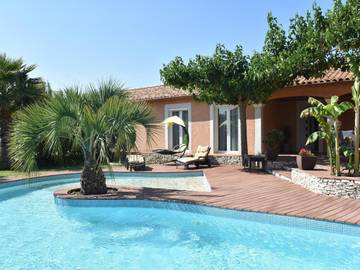Cottage pour 6 personnes, avec piscine et terrasse ainsi que jardin et jacuzzi à Rodilhan