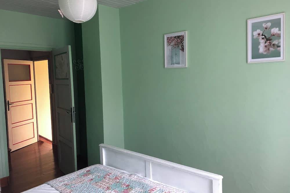 Gîte familial (11 personnes ) avec piscine in Avèze, Parc naturel régional des Volcans d'Auvergne