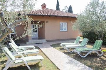 Ferienhaus für 8 Personen, mit Garten in Umag