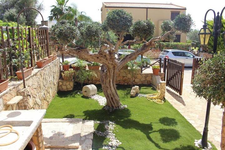 Villa per 6 persone, con giardino e panorama, adatto a famiglie con bambini in Custonaci