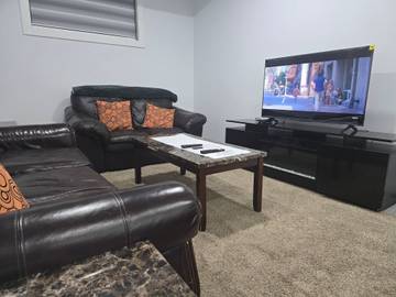 Vacation Rental for 4 Guests in Edmonton, Alberta, Picture 2