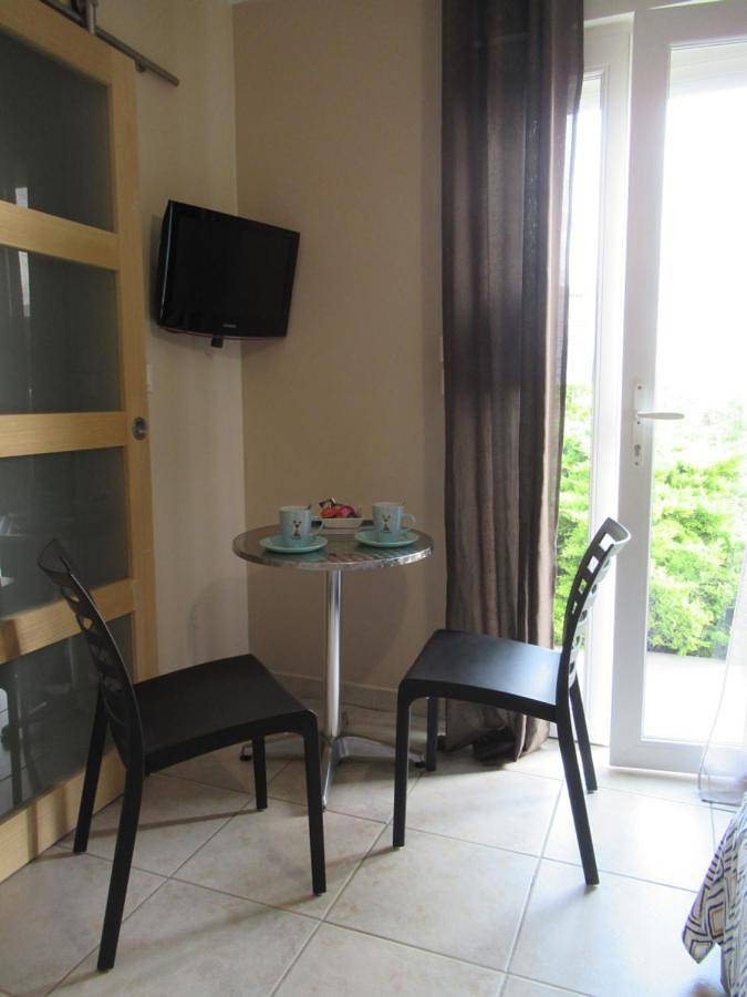 Double Room with Private Bathroom in Cazouls-lès-Béziers, Côte méditerranéenne (France)