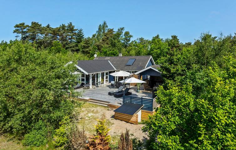 Luxus-Ferienhaus für 8 Personen, mit Garten und Whirlpool sowie Terrasse auf Bornholm