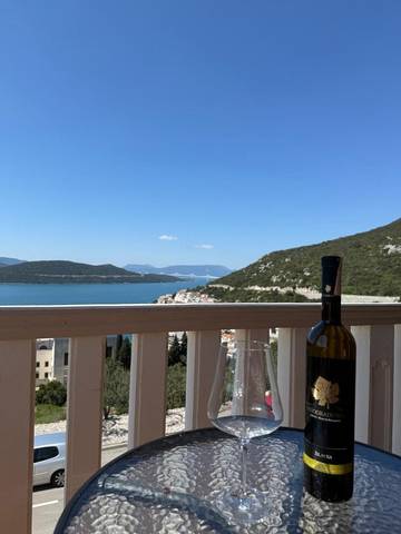Gîte pour 4 personnes, avec vue et balcon dans Neum