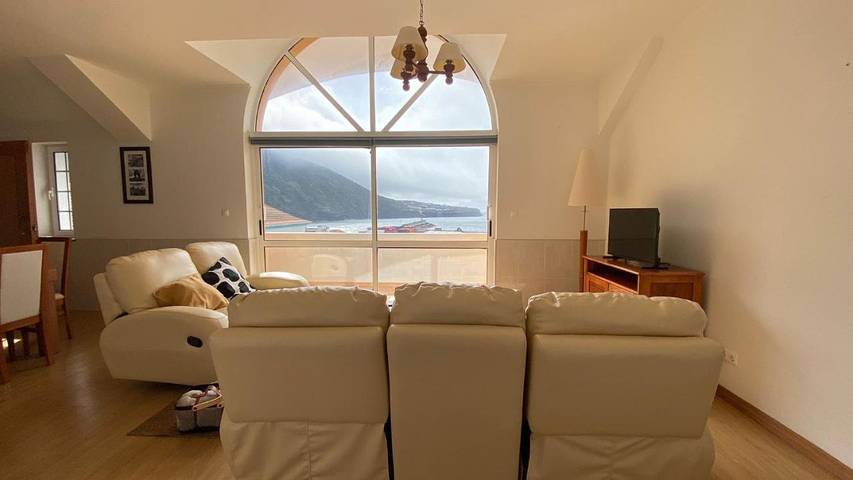 Gîte pour 4 personnes, avec balcon et vue à Velas