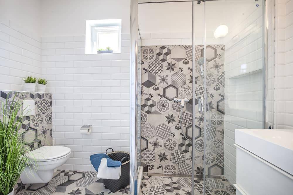 Entire apartment, Enjoy the large terrace of your new apartment near the City Park! in Budapest, Central Hungary