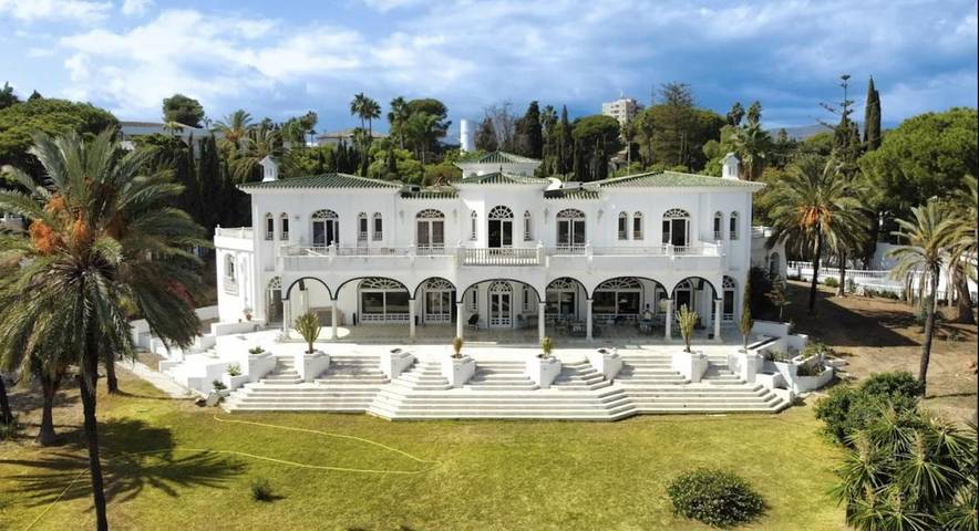 Casa de huéspuedes para 2 personas, con piscina además de terraza y jardín en Nueva Andalucía