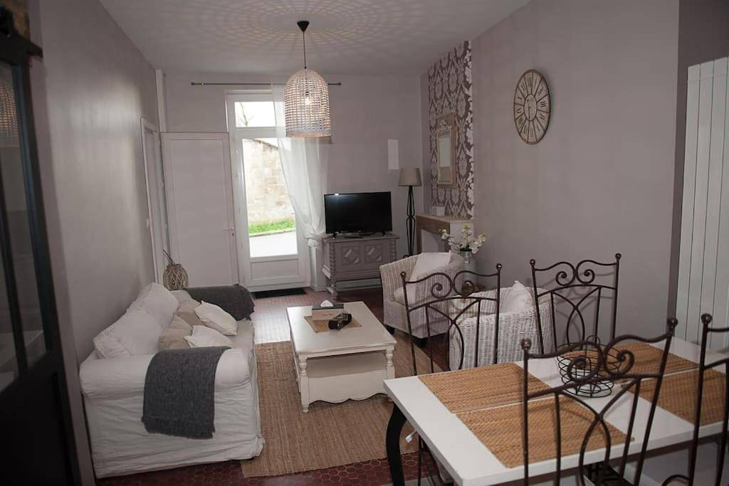 Appartement entier, Bel appartement en pierre de 88 M2 charme d’antan in Margaux-Cantenac, Parc naturel régional du Médoc