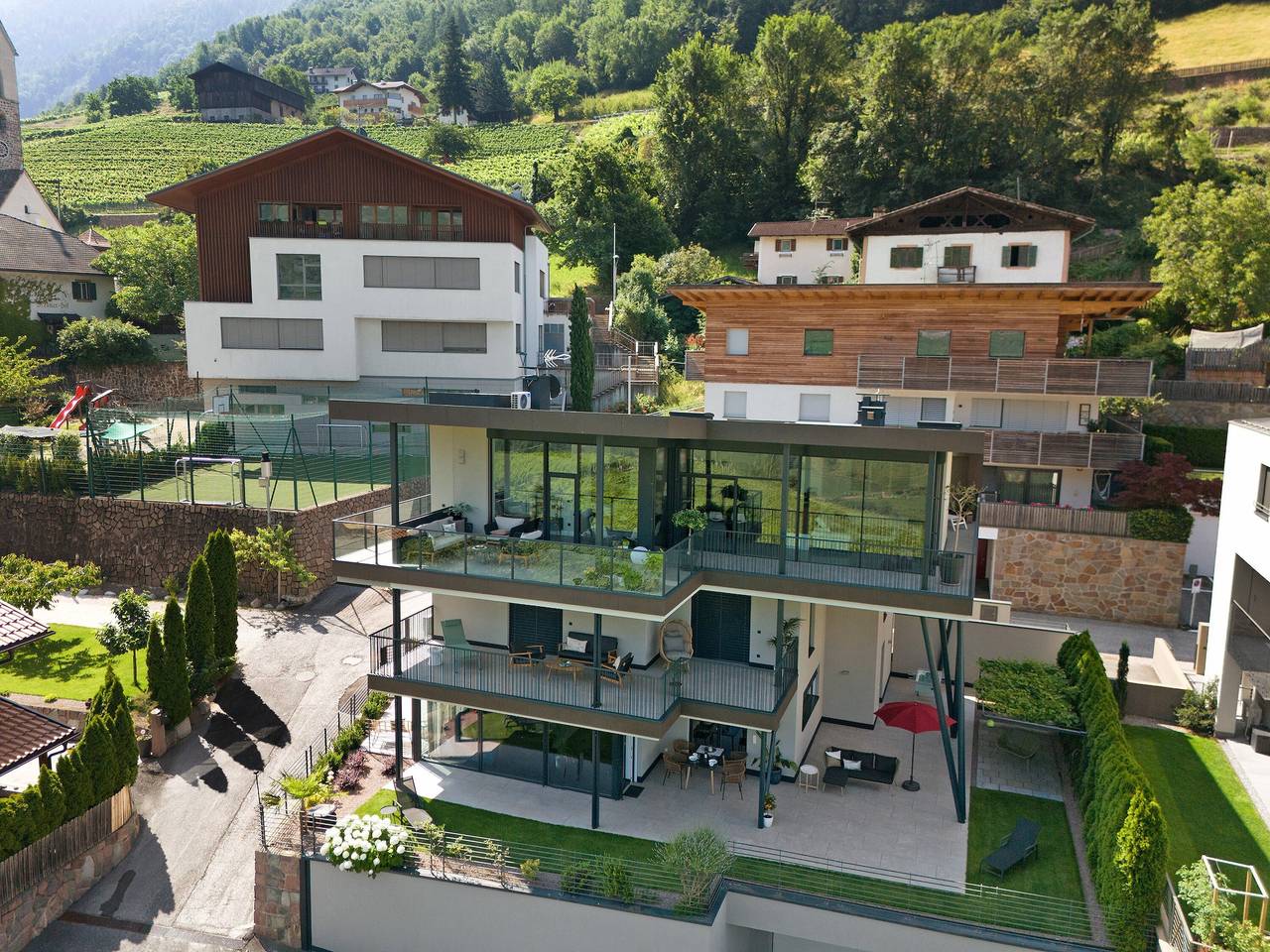 Apartamento inteiro, Apartamento 'Vinea Guesthouse Garden' com vista para a montanha, acesso Wi-Fi e ar condicionado in Cornedo all'Isarco, Rosengarten-Latemar