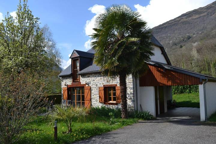 Location de vacances pour 5 personnes, avec Terrasse ainsi que Jardin et Vue à Pierrefitte-Nestalas