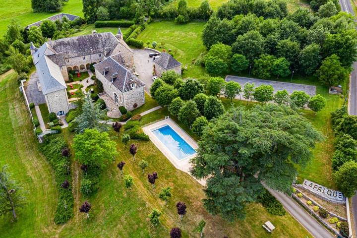Hôtel pour 2 personnes, avec sauna et piscine ainsi que jacuzzi et jardin, animaux acceptés dans Saint-Geniez-d'Olt-et-d'Aubrac - 2
