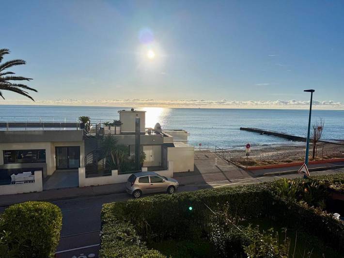 Gîte pour 2 personnes, avec vue et terrasse dans Plage de la Pierre au Tambour - 2