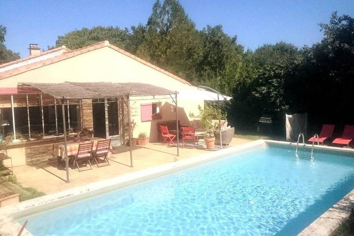 Location de vacances pour 6 personnes, avec jardin et piscine ainsi que terrasse et vue à Maubec - 2