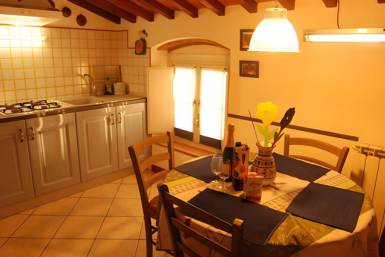 Ganze Wohnung, Ferienwohnung 'Appartamento Mansarda' mit Gemeinschaftspool, Wi-Fi und Klimaanlage in Capannori, Lucca Provinz