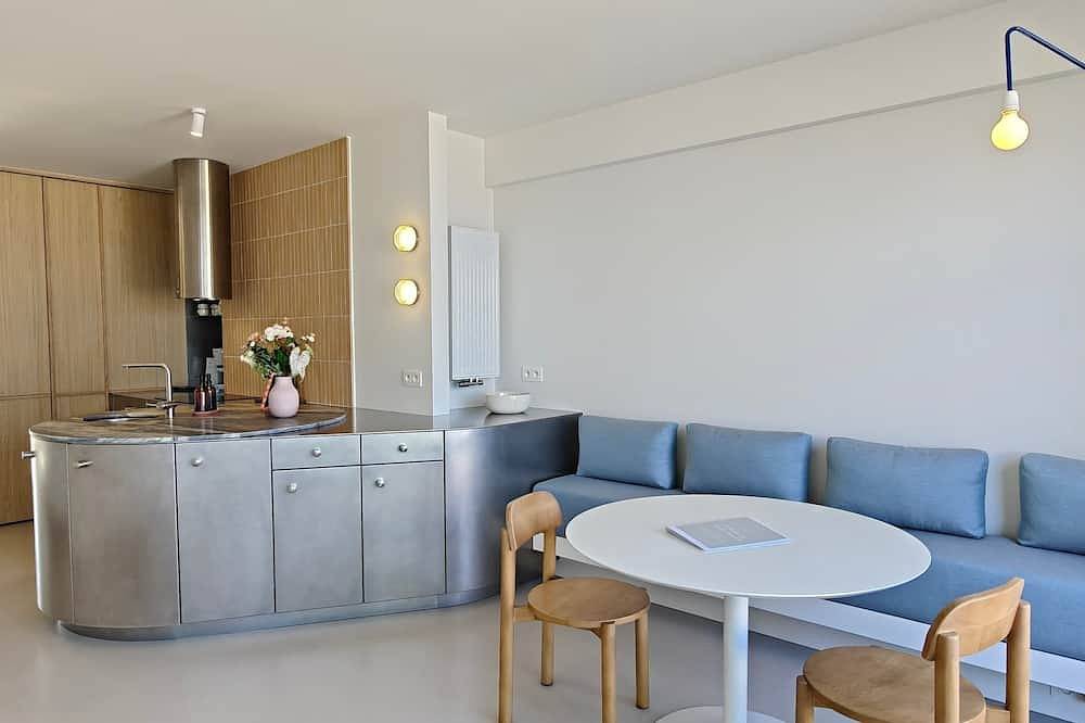 Geheel appartement, Studio Soetkin – Zeezicht & balkon aan het strand van Zeebrugge in Brugge, Belgische Kust