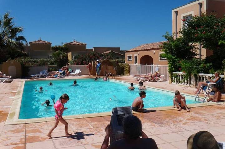 Ferienwohnung für 6 Personen, mit Pool und Garten in Les Ayguades
